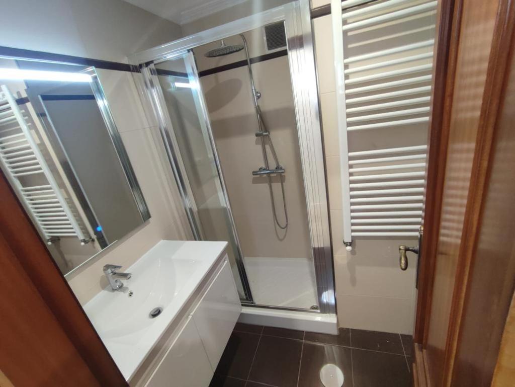 Apartamentos Demar Luis Casais O Grove Ruang foto