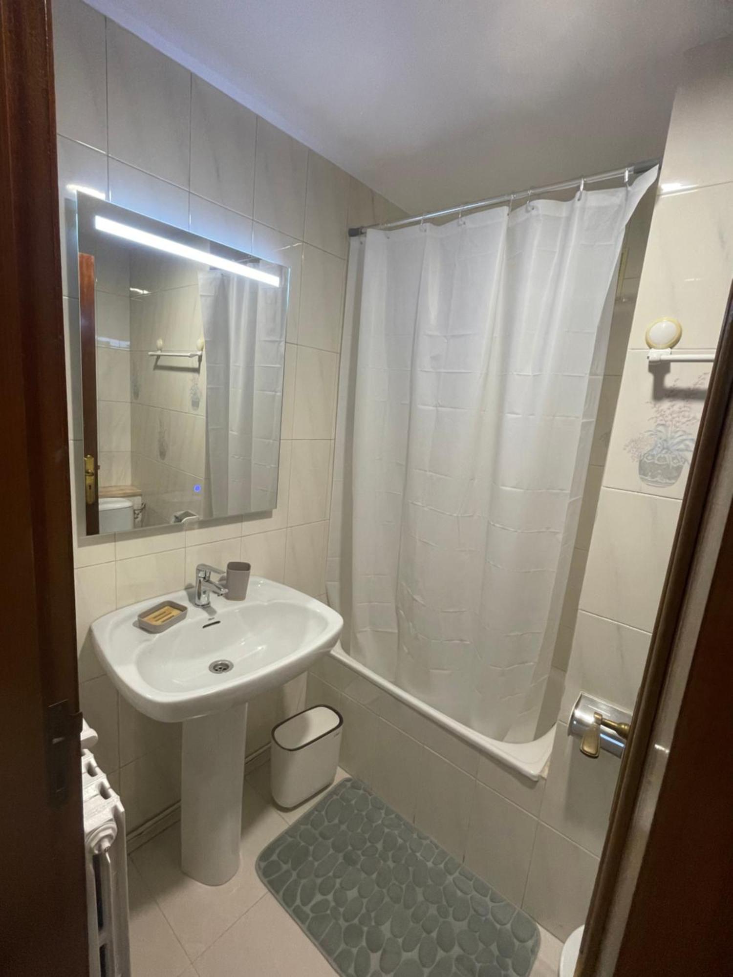 Apartamentos Demar Luis Casais O Grove Ruang foto
