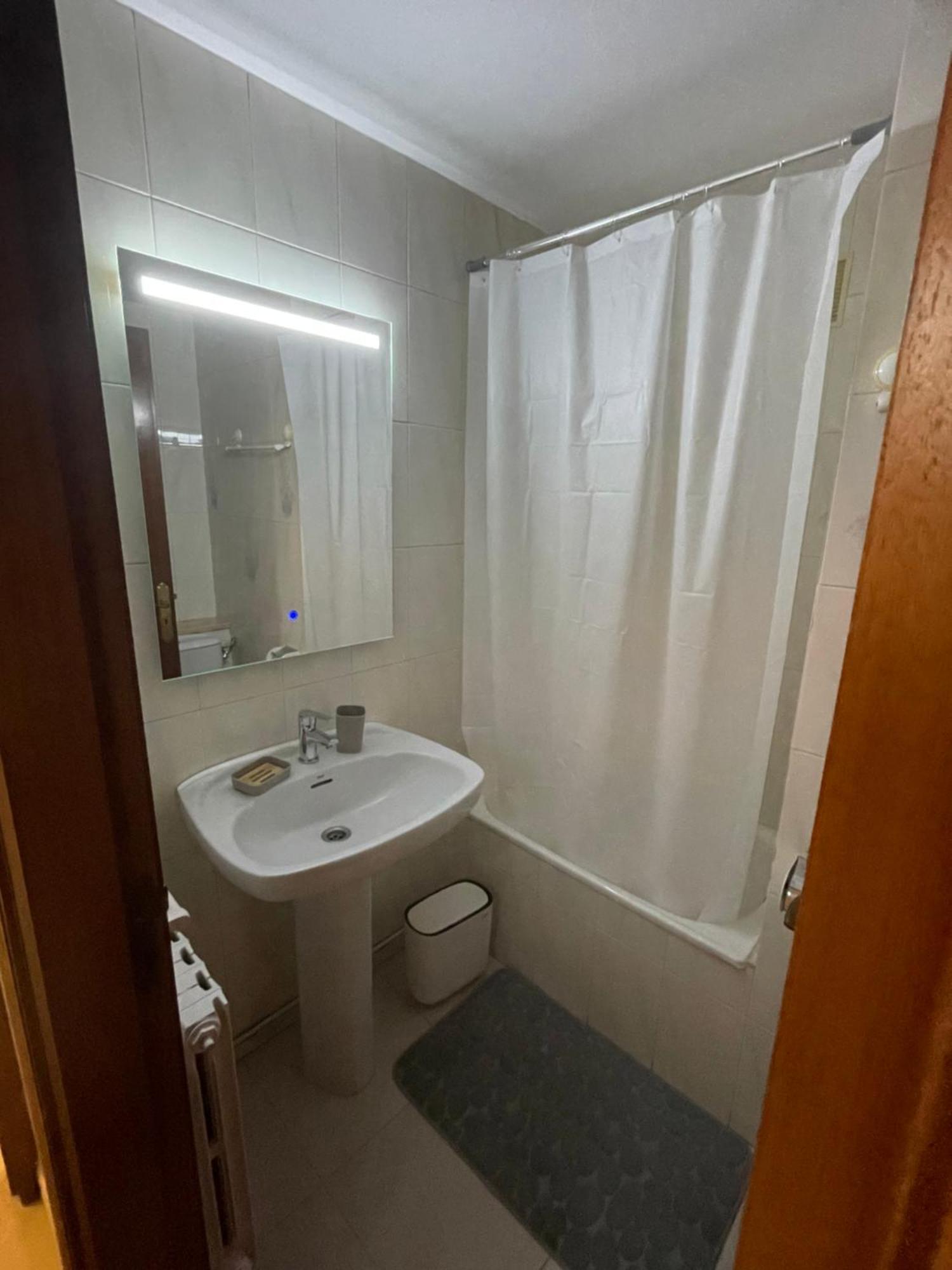 Apartamentos Demar Luis Casais O Grove Ruang foto