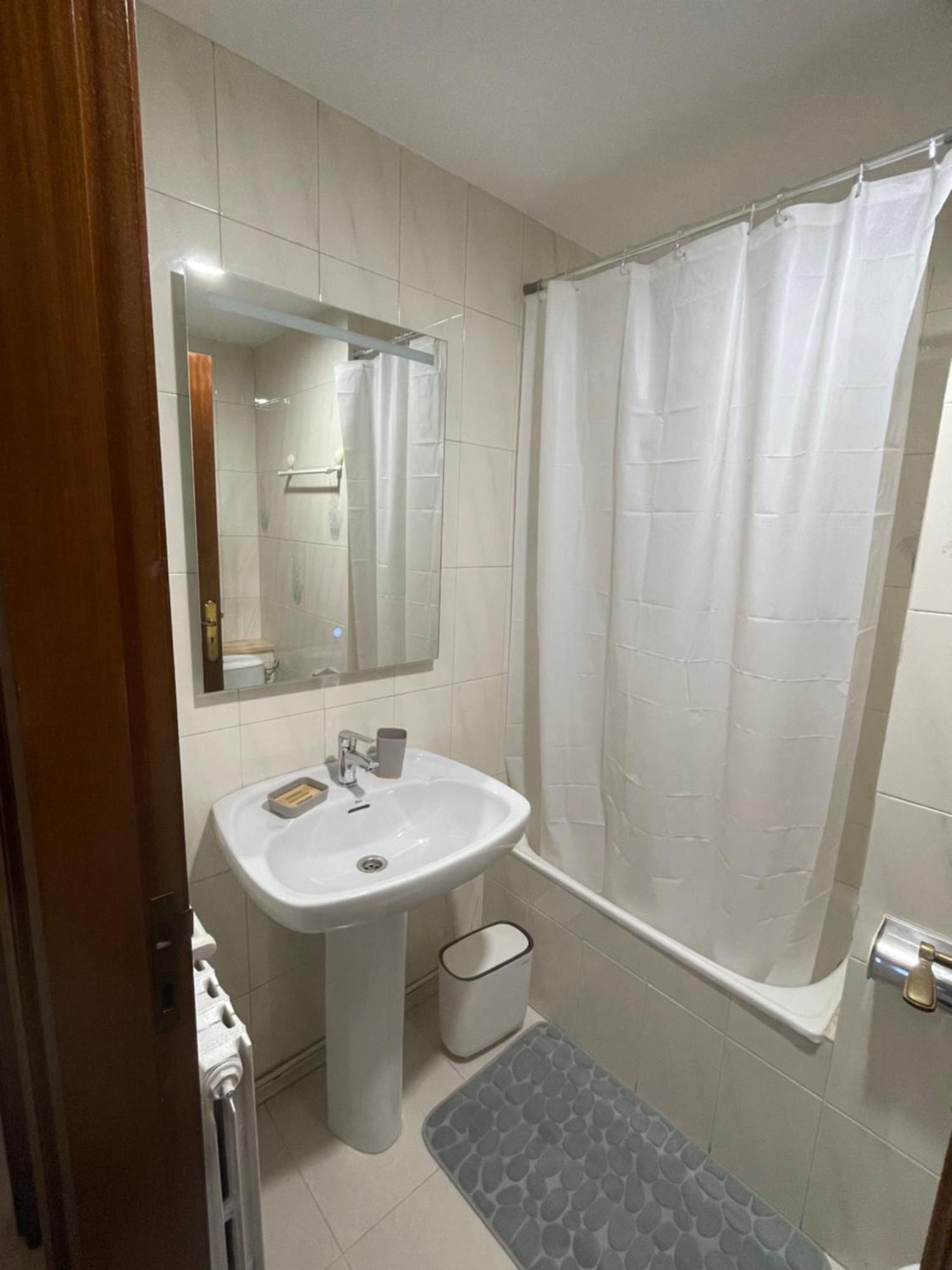 Apartamentos Demar Luis Casais O Grove Ruang foto